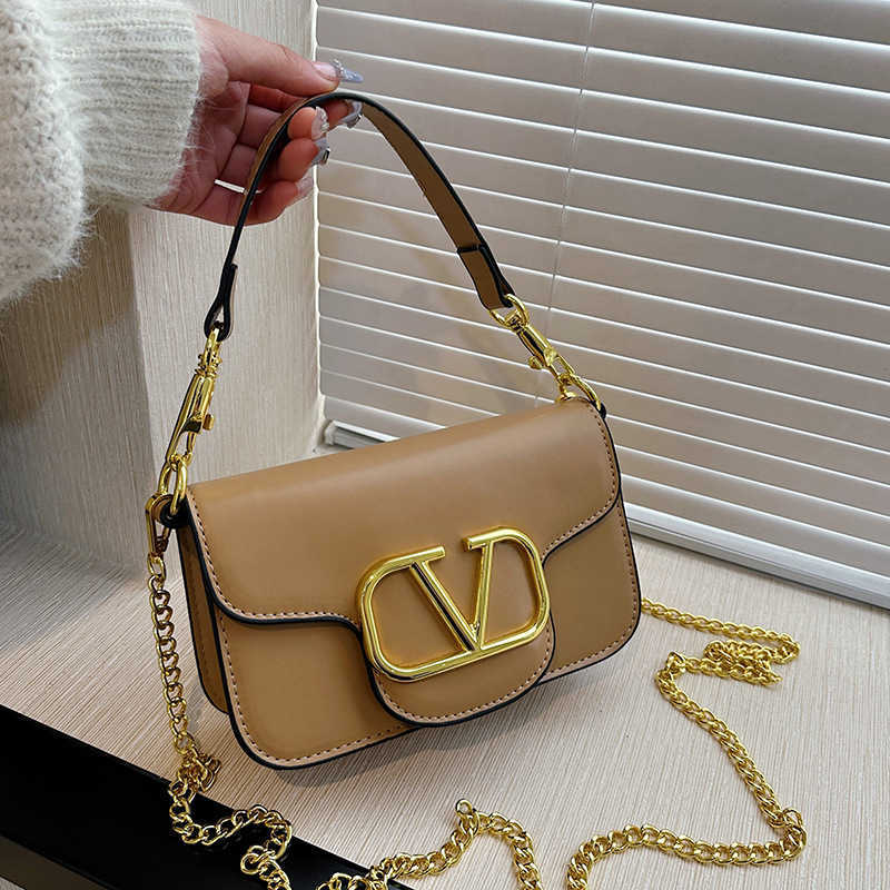 Väskor 2023 Tidig vår Ny högkvalitativ mode Simple Crossbody Bag Women's Bag Single Shoulder Bag Chain Underarm 80% Online Outlet Store RMBA