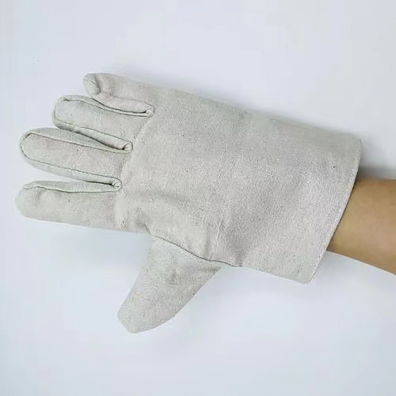 Los fabricantes venden al por mayor y personalizan varios guantes de soldadura industrial de cuero para protección de manos