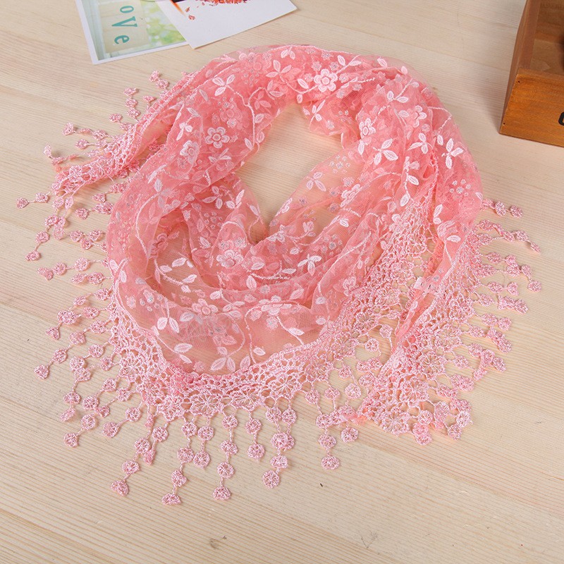 Kvinnor spetsar Tassel Triangle Scarf Spring Women Bandage Floral Scarves Shawls Fashion Chiffon Scarf Female Triangle Bufanda Mujer