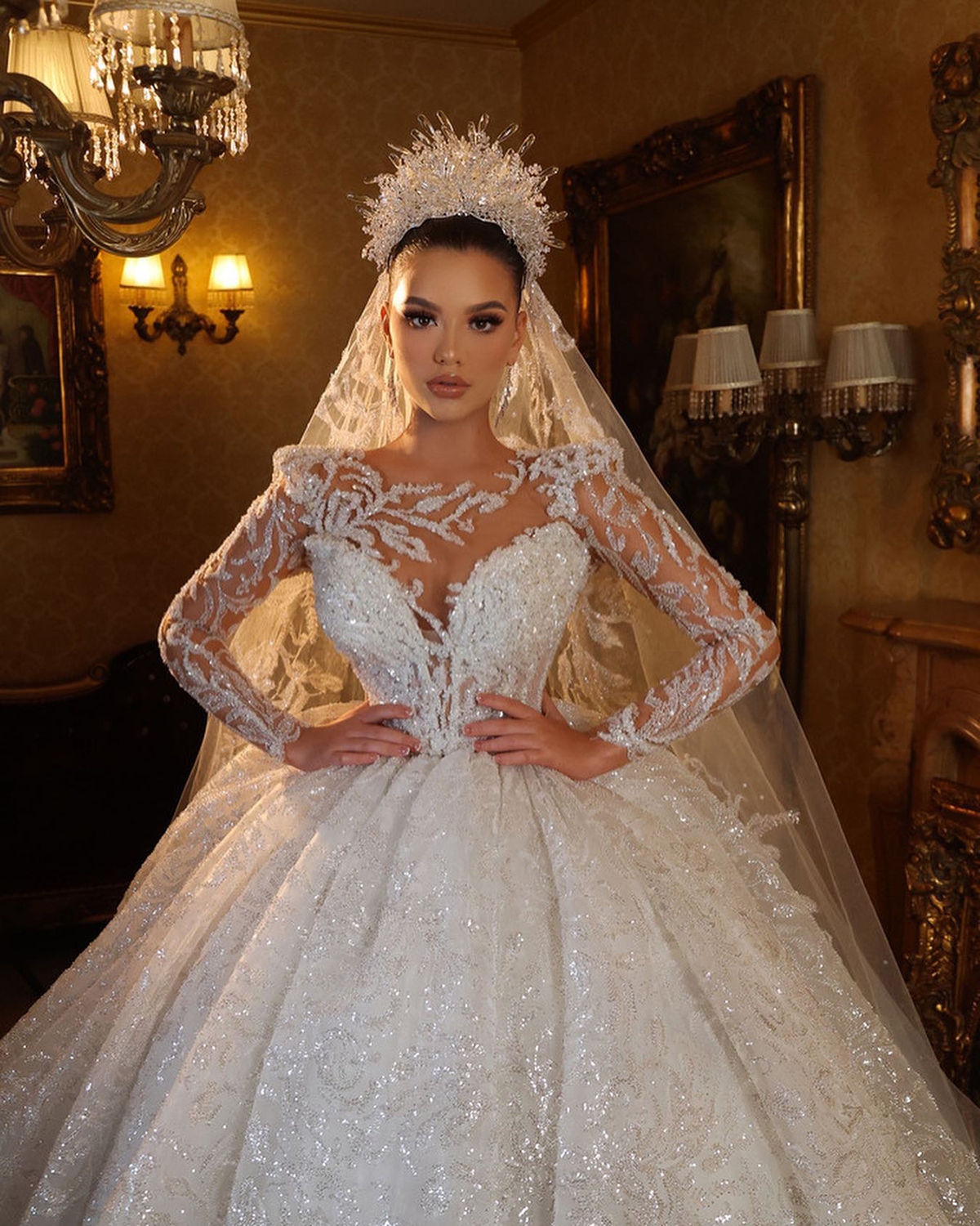 Abito da ballo di lusso Abiti da sposa Gioiello Paillettes brillanti Designer Maniche lunghe Vita alta Abito da corte senza schienale Abito da sposa taglie forti su misura Vestidos De Novia