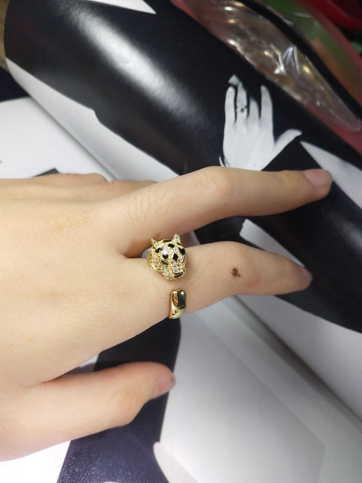 مصمم الأزياء S925 Sterling Silver Carter Black Dot Leopard Open Ring Womens Propealizile Light Luxury Personality