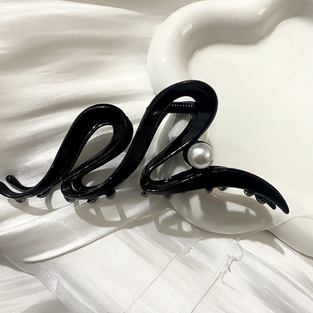 2023 New Metal Grab Clip Large Women Hair Clip Elegant Pearl Ponytail Braid Shark Clip Hair Claw Fashion Copricapo