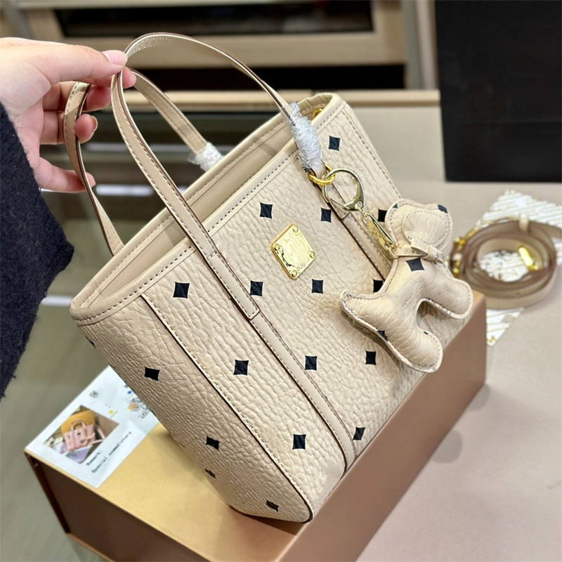 Luxury Tote Bag Fashion Shopping Handbags with Dog Pendant Leather Totes Women Shoulder Bags Lady Handbag