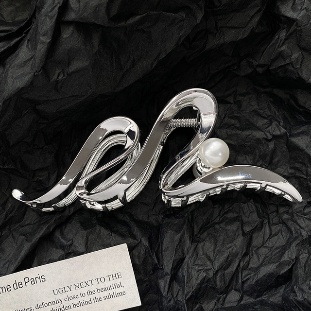 2023 New Metal Grab Clip Large Women Hair Clip Elegant Pearl Ponytail Braid Shark Clip Hair Claw Fashion Copricapo