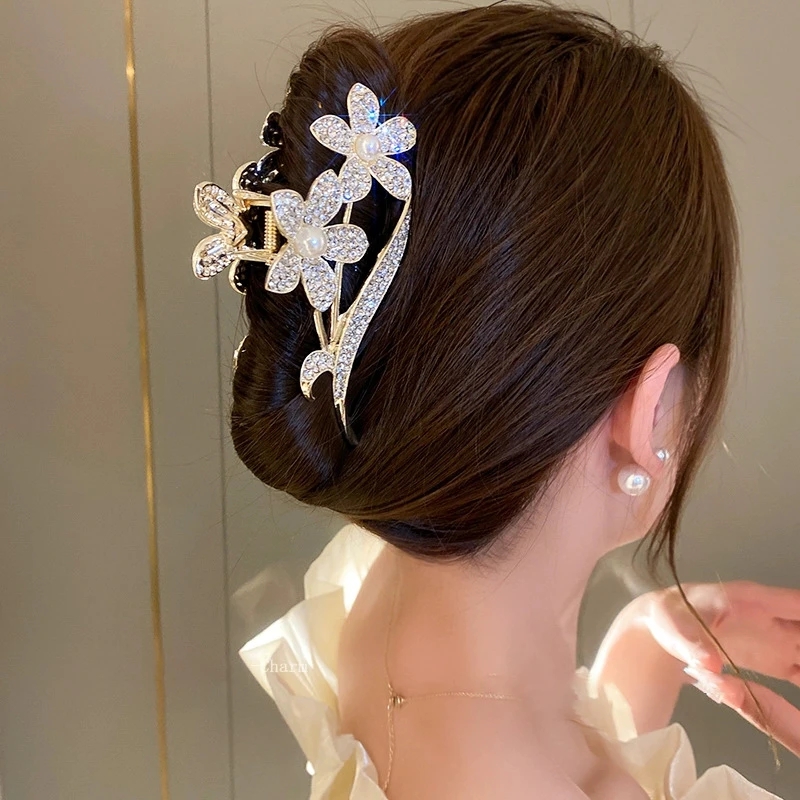 Luxury Flower Rhinestone Pearl Grab Clip Ponytail Claw Clip Women Elegant Hair Gift Shark Clip Fashion Hårtillbehör