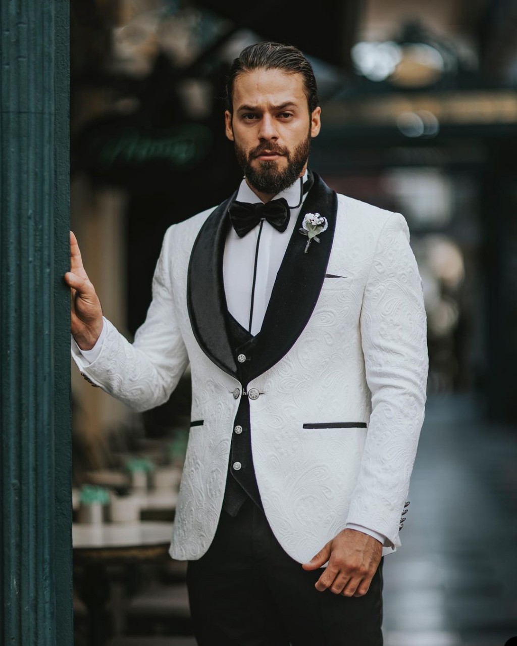 Nieuwe Witte Jaquard Bruiloft Pakken Voor Bruidegom Zwarte Sjaal Een Knop Kostuum Homme Pour Mariage Blazer Tuxedos Pak 3 Stuks Jas + Vest + Broek