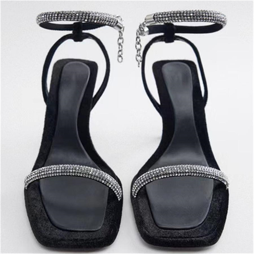 Summerne sandały Summerki Sandals 2023 Spring Rhinestone Bling Pasp Obcasy cienki pięta Sqaure Stopa Seksowna kwadratowa głowa seksowne buty