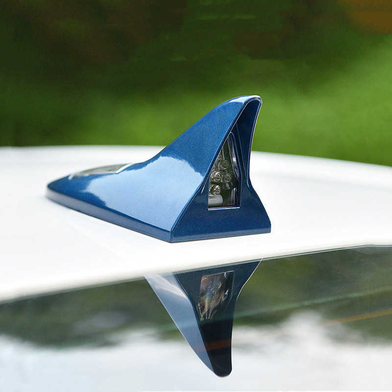 Nouvelle énergie solaire voiture aileron de requin lumière LED voyant d'avertissement Auto Radio Signal antennes toit antennes conduite sécurité lumière universelle