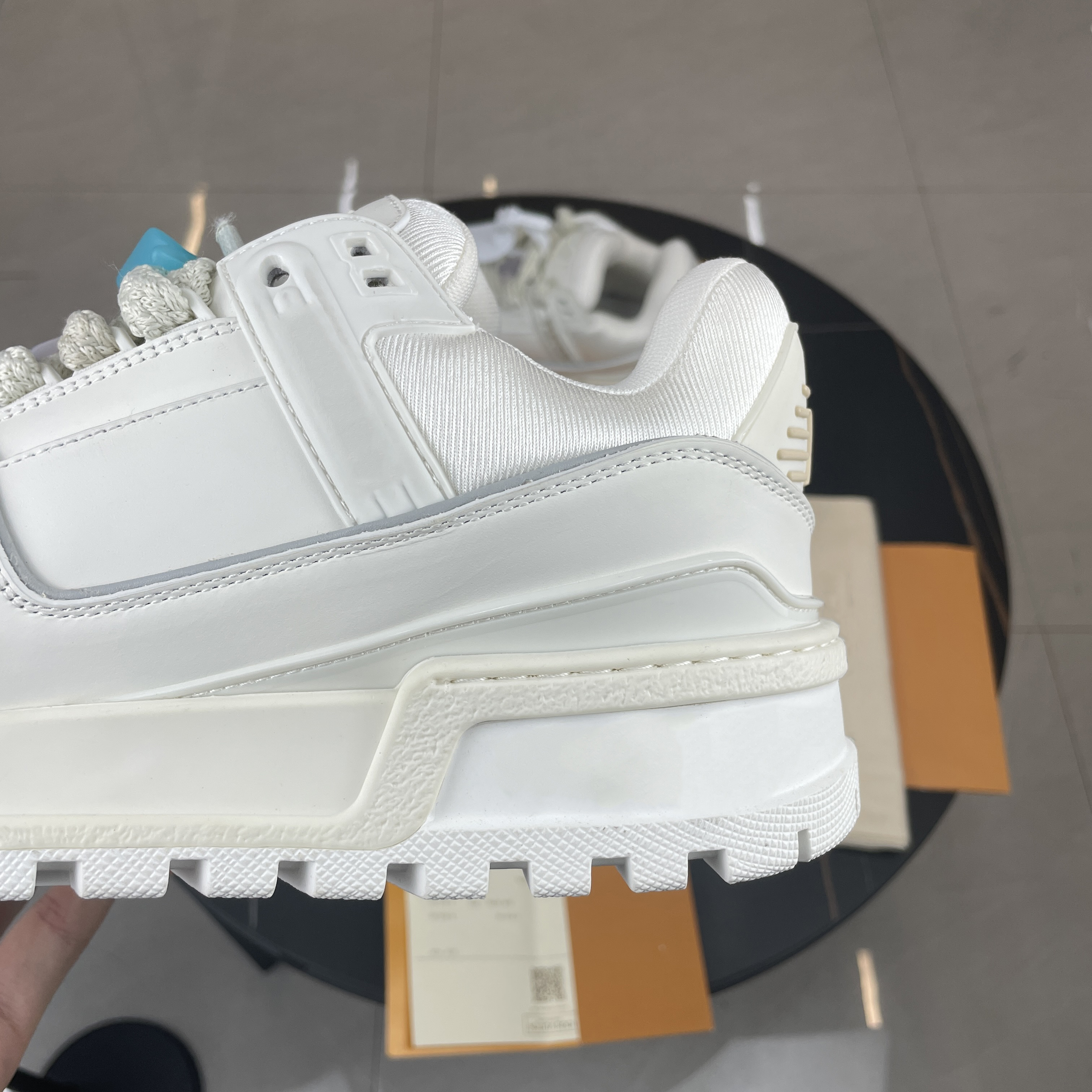 Lyxmode Fritidsskor för män och kvinnor Designers Spänne Letter Skor Löparskor Trainer Maxi Sneaker Bröd Tjock sula Skor Sommarskor Ny storlek 35-45