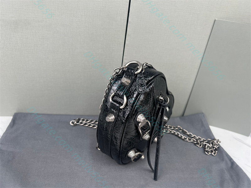 Luxury designer mini Heart Bags Fashion Solid color leather Shoulders bag handbags Chain shoulder Cross body bags Locomotive rivet Evening Bags Cosmetic Bags totes