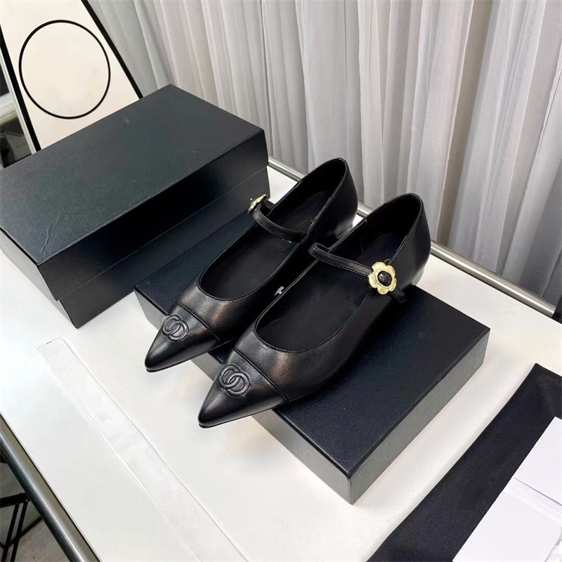 مصممة فاخرة للسيدات الباليه المسطحة أحذية العلامة التجارية الأزياء الحزام الحقيقي مشبك شقة ماري جين أحذية كاميليا المتسكع