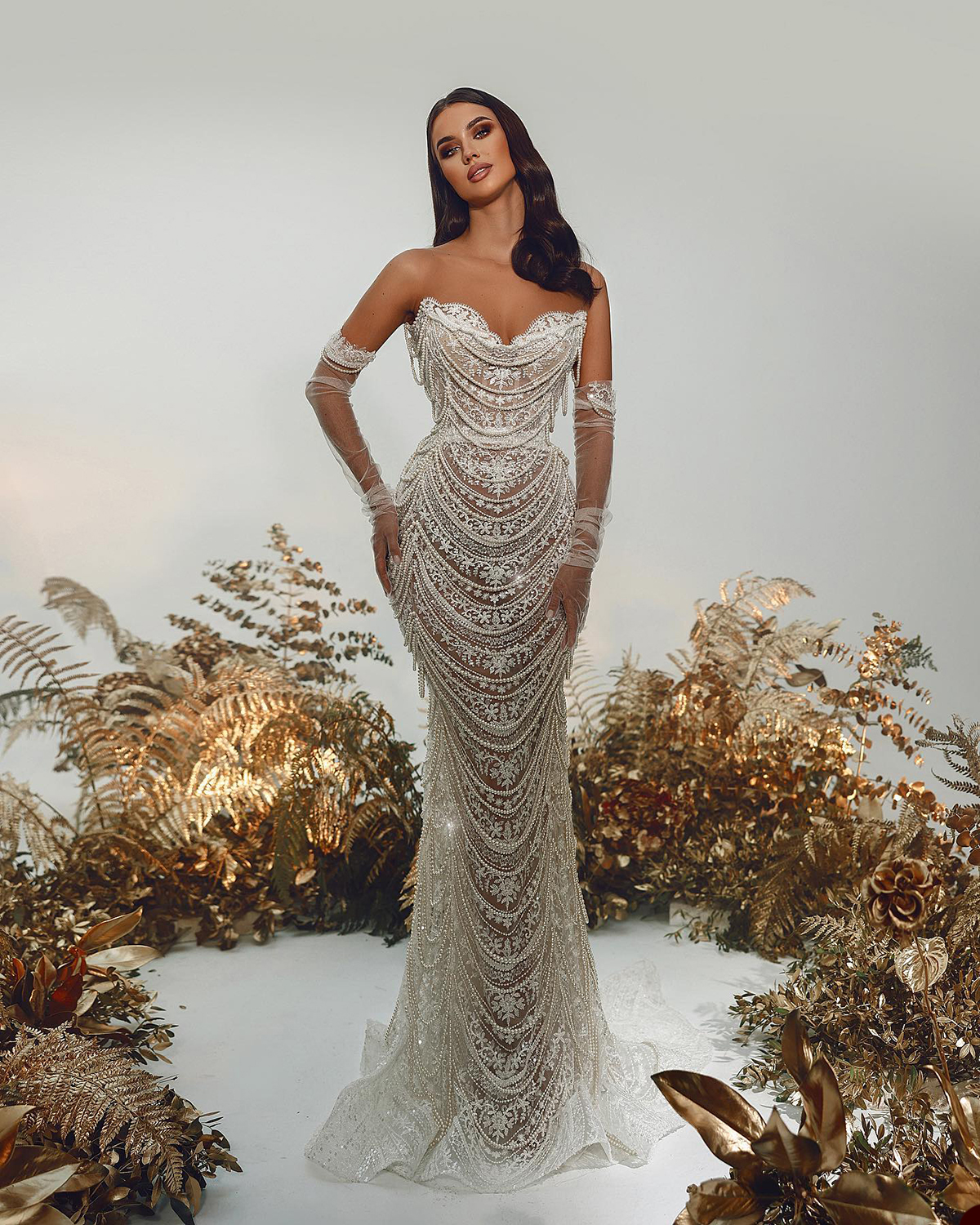 Elegantes Spitzen-Meerjungfrau-Hochzeitskleid, luxuriöses, trägerloses, mit Perlen verziertes, saudi-arabisches bodenlanges Brautkleid