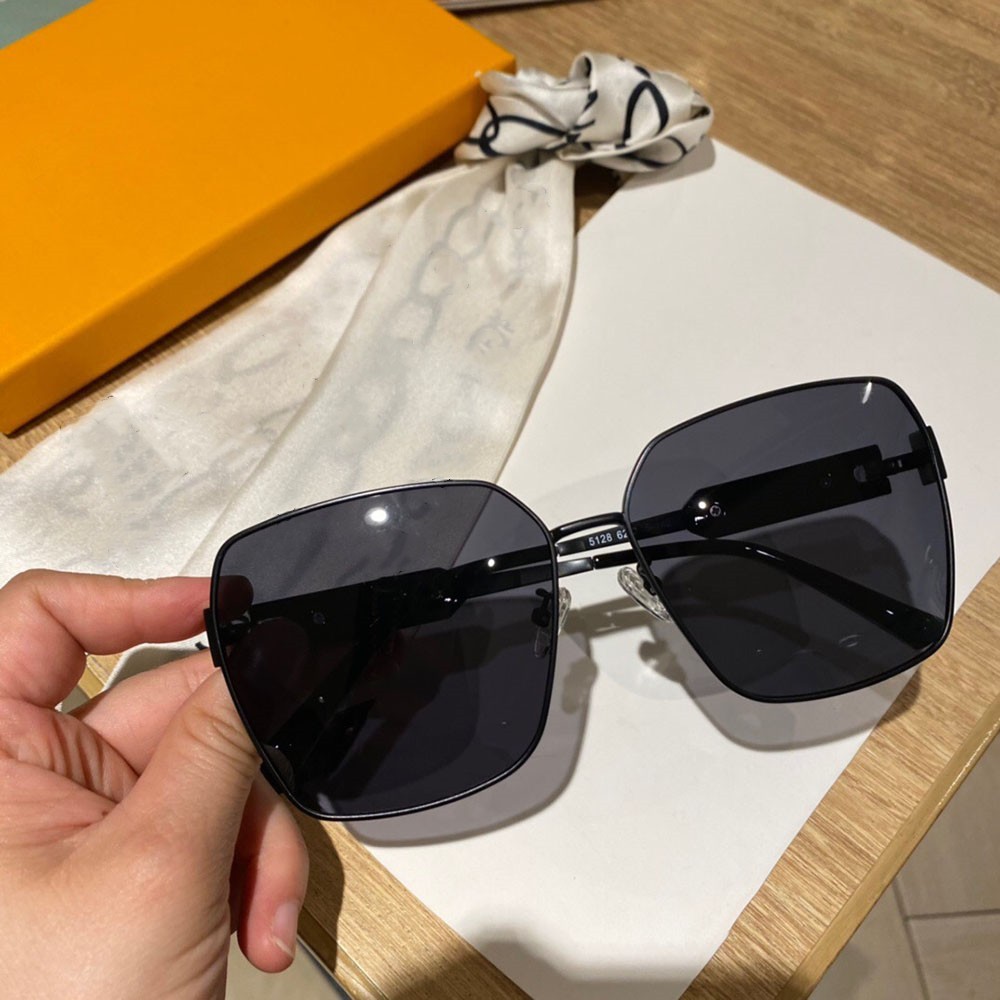 2023 Gafas de sol estilo piloto minimalistas clásicas para hombres y mujeres, hechas de material de aleación de titanio con peso ligero y diseño único de patas de espejo, modernas e informales