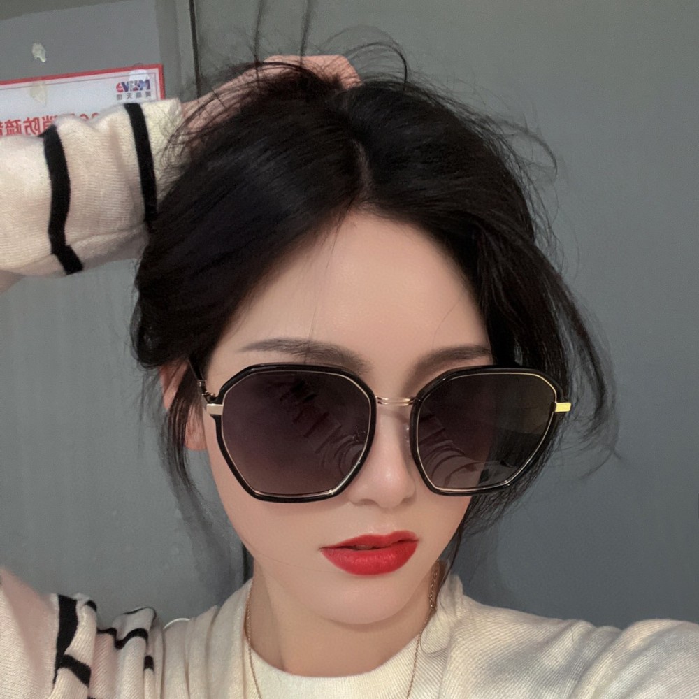 2023 Hot Selling New Model In The Chinese Japanese And Korean Markets Full Frame Oval Gray PC Women's Sunglasses Cool Elegant Fashionable And Casual Lifestyle Style