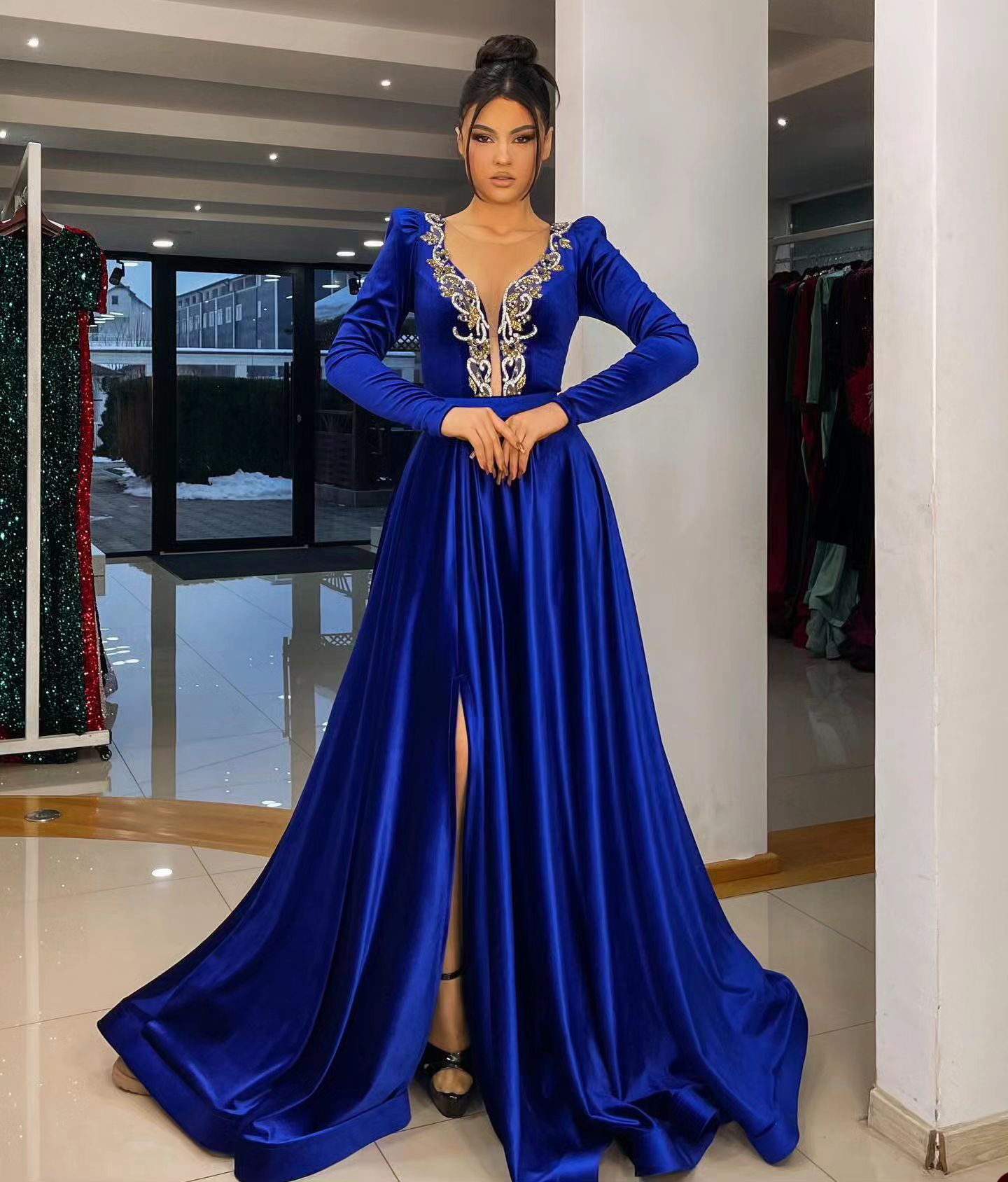 Vestido de noite sereia de veludo azul royal com miçangas douradas, decote transparente, manga comprida, vestidos de baile, fenda lateral, vestidos para ocasiões especiais