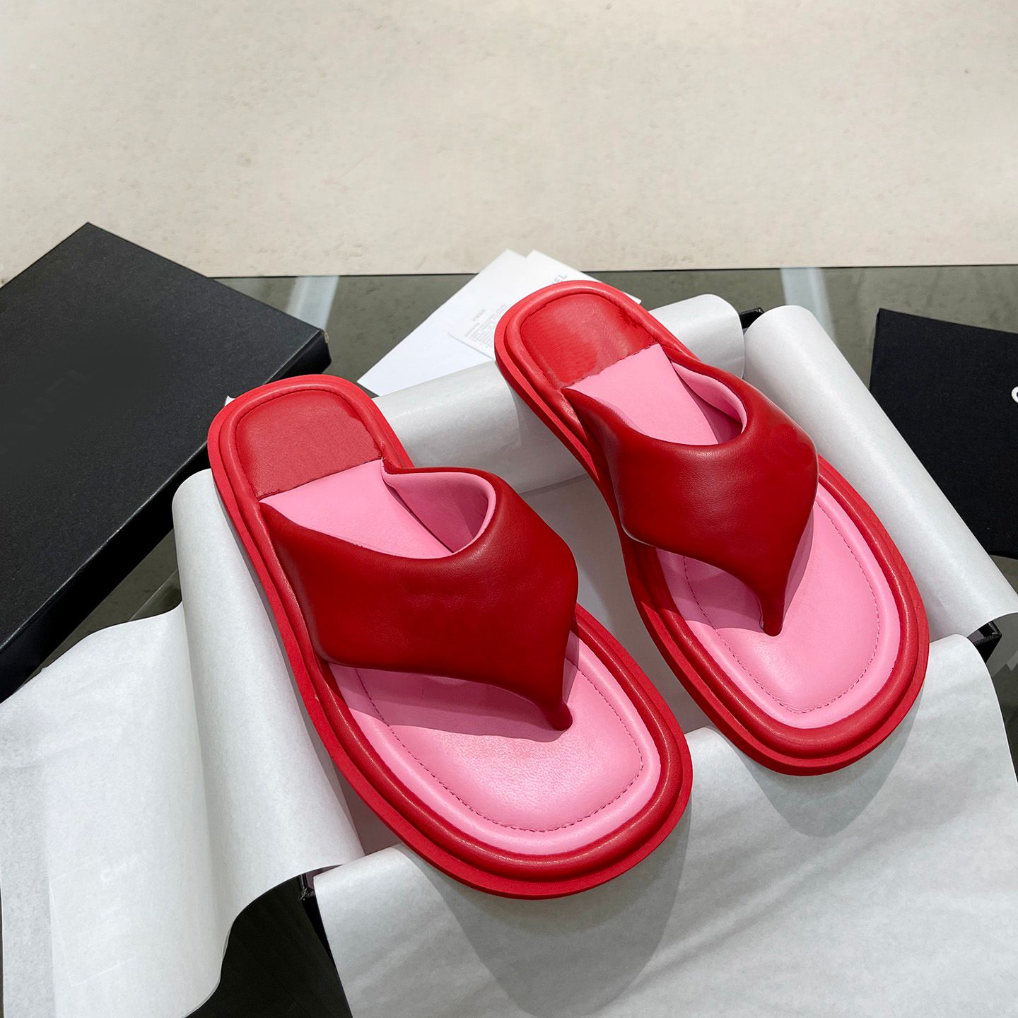 tongs de designer macaron couleur sandales à bout clip vêtements d'extérieur d'été pour femmes lumière de luxe couleur bloquant la semelle souple sandales à semelle épaisse