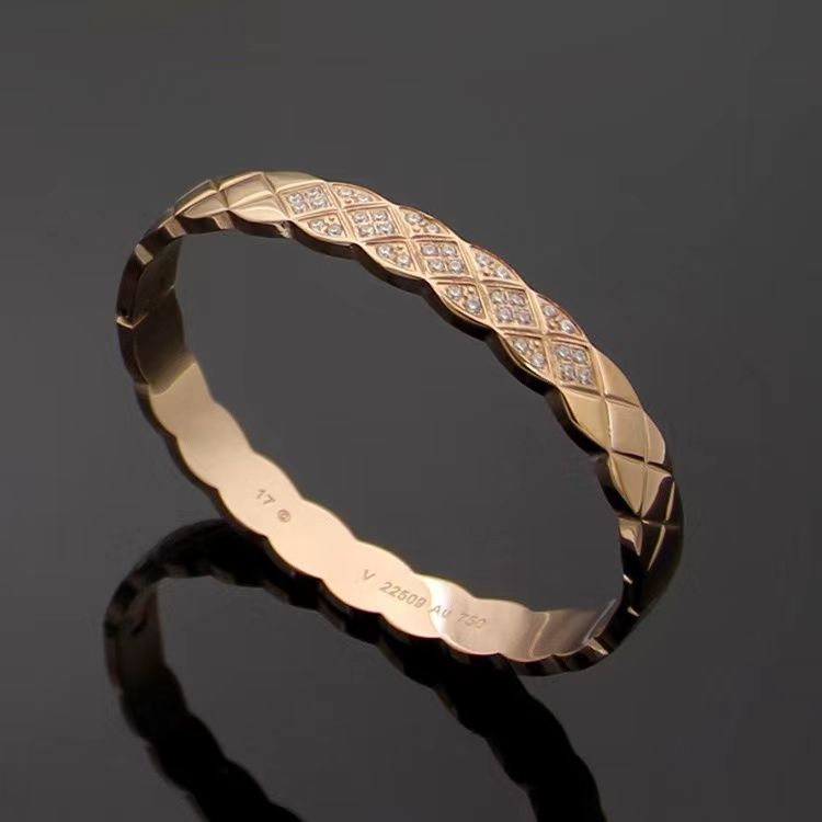 Armbandsdesigner armband lyxiga smycken Kvinnor Bangle Classic Titanium Steel Eloy Gold-Plated Craft Colors Gold Silver Rose Fade Never Allergic