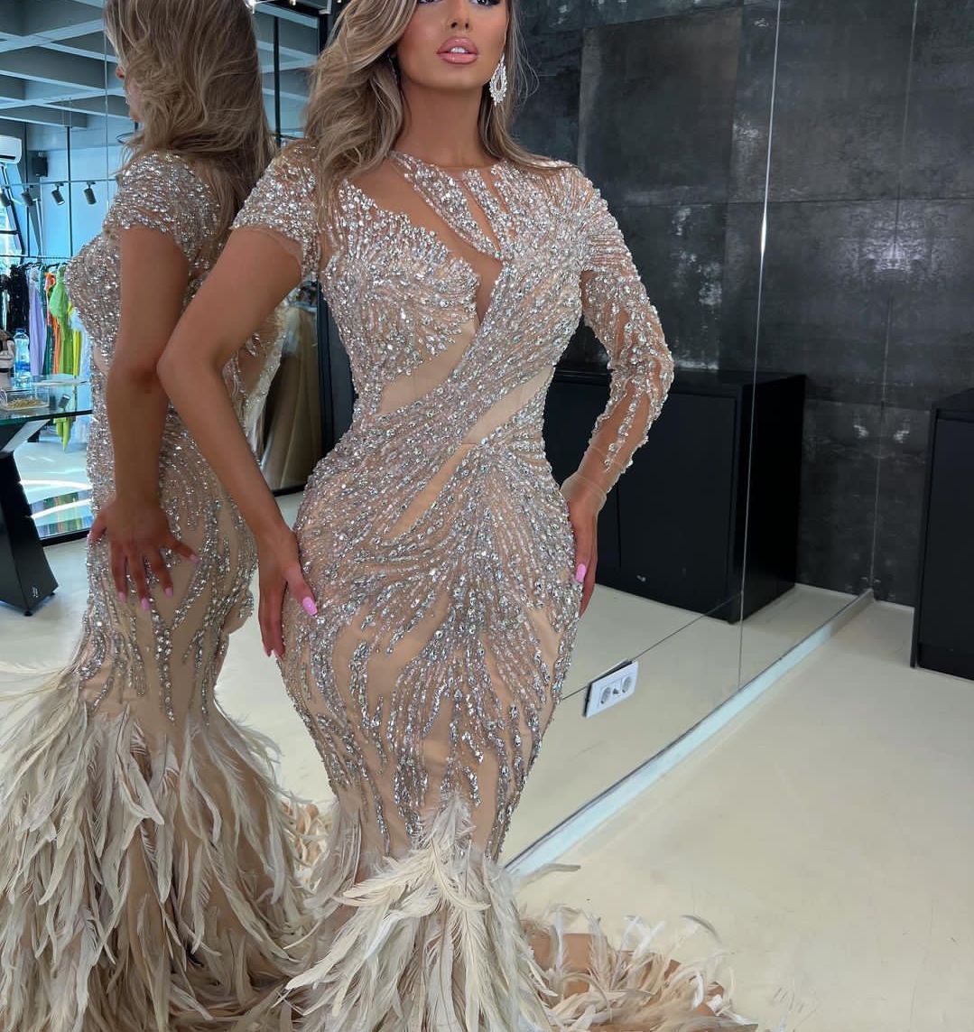 Exquisite Mermaid Prom Dresses One Long Sleeve V Neck Appliques Beaded Floor Length 3D Lace Diamonds Feather Train Evening Dress Bridal Gowns Plus Size Custom Made