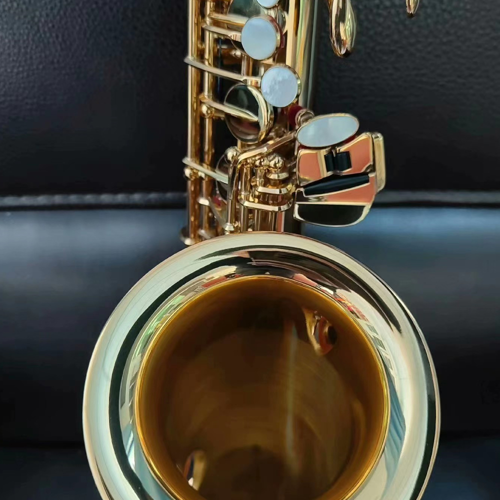 Ny ankomst 82Z E-platt ton altsaxofon mässing lackerad guld en till en japansk hantverkstillverkning graverat mönster musikinstrument med tillbehör