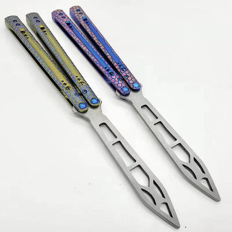 TheOne Balisong Bicolor Titanium Oxium Handle PythonシリーズバタフライトレーニングナイフではないシャープD2ブレードジルトスイングナイフNautilus Monster Chimera Hom Squid BM42