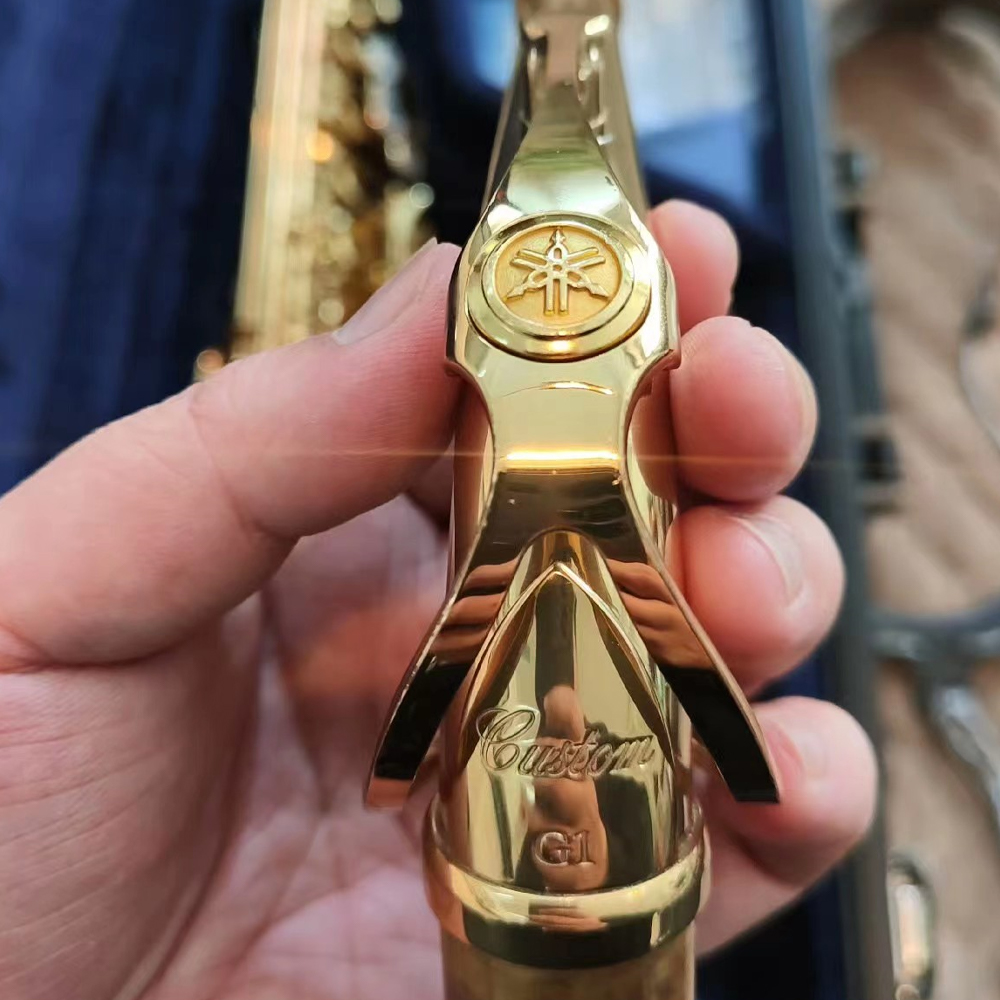 Ny ankomst 82Z E-platt ton altsaxofon mässing lackerad guld en till en japansk hantverkstillverkning graverat mönster musikinstrument med tillbehör