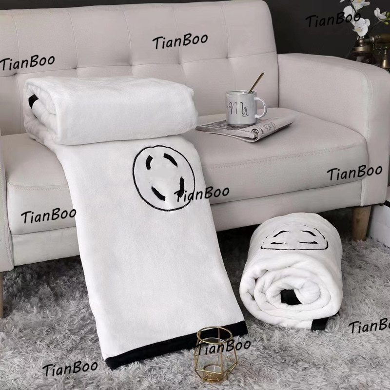 Designer Blanket 150X200cm Brand Letter C Air Fashion Conditioning Travel Bath Towel Soft Winter Fleece Shawl Throw Blankets