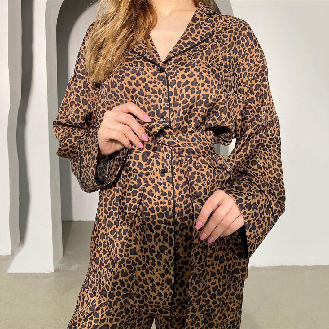 Großhandel Pyjamas mit Print, lang, europäische und amerikanische Freizeitmode, locker, geeignet für den täglichen Gebrauch, Damenpyjamas mit Leopardenmuster