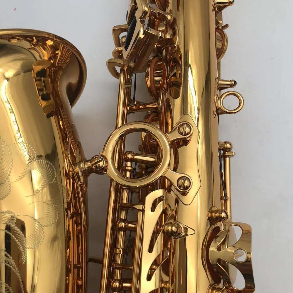Klassisches 54 Es-Altsaxophon aus lackiertem Goldmessing, eins zu eins geschnitzt, französisches Jazzinstrument, Altsaxophon mit Koffer