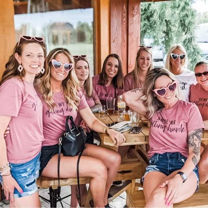 Ny Bachelorette Party Solglasögon Bröllop Brudduschdekor Hönsartiklar Brud för att vara brudtärna gåva hjärtformade glasögon