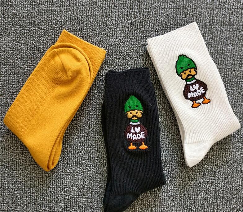 Chaussettes tricotées pour hommes, couleur blanc, noir, jaune, vraies photos, haute qualité, à la mode, avec lettres imprimées