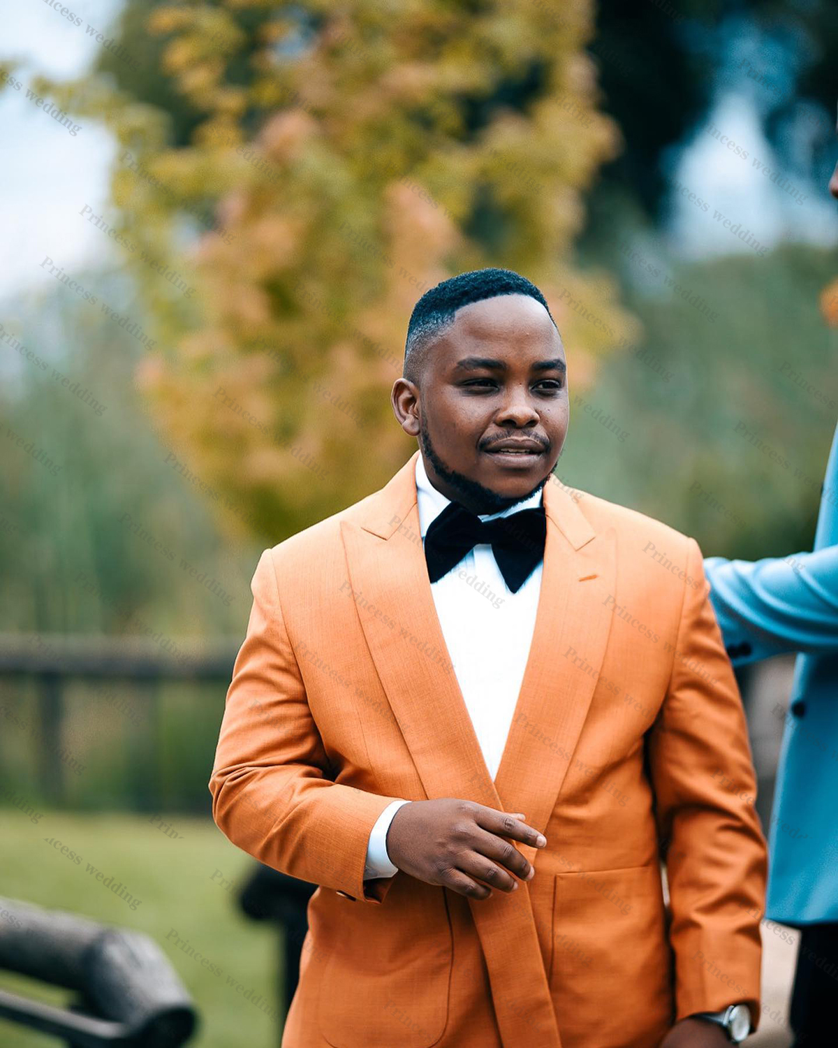 Men de mariage combinaisons de marié Orange Plus taille époux pour les garçons d'honneur Tuxedos sur des tenues commerciales formelles personnalisées Party 2 pièces