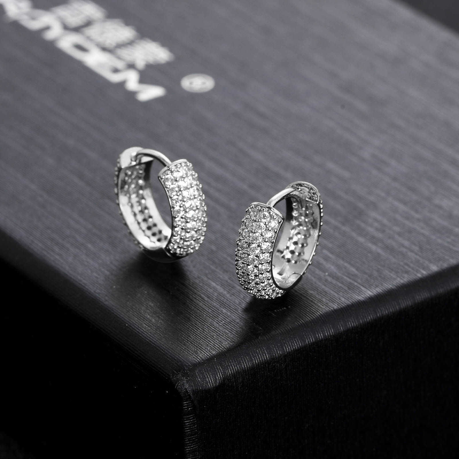 New Fashion Huggie Earring Hip-hop Round Hoop Earrings Trend Brand Personalized Micro Iced Out Cubic Zircon Men