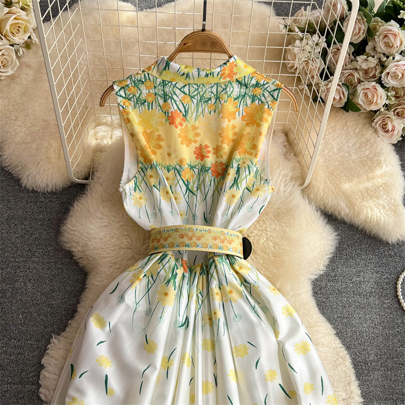 Casual klänningar i mellanlängd gul blommuttrycksklänning med bälteskvinnor sommar vestidos lapel enkelbröst ärmlösa klänningar damer 2023 nya