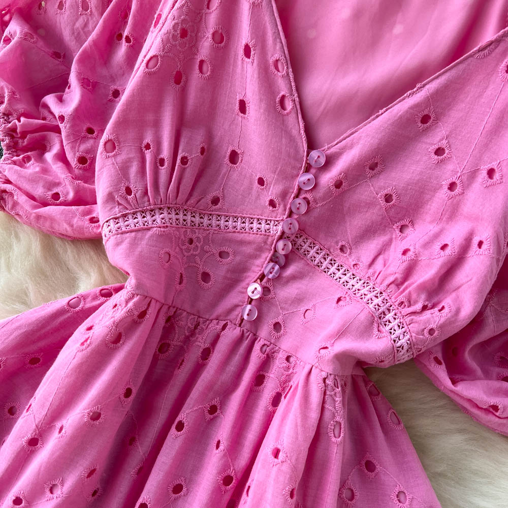 Lässige Kleider Vintage aushöhlen besticktes Kurzarmkleid tiefe V-Knöpfe Puffärmel süße rosa lange Kleider für Frauen Roben Femme 2023