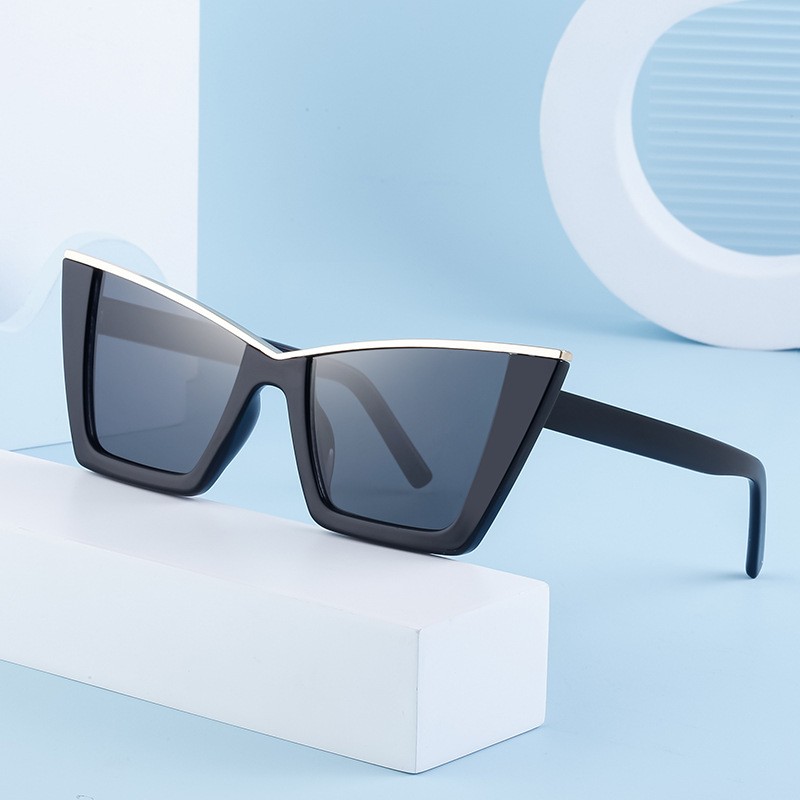 2023 Top Batwing Negro Personalizado Material de PC para mujer Gafas de sol de lujo Blackout Polarizado UV Vida en la playa Estilo de uso Moda y lindo Venta caliente Nuevo estilo