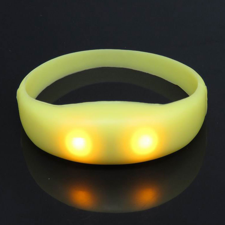 Feestdecoratie LED-siliconen Glow-armband Glow-armband Boosting Props Concert Glow-pols