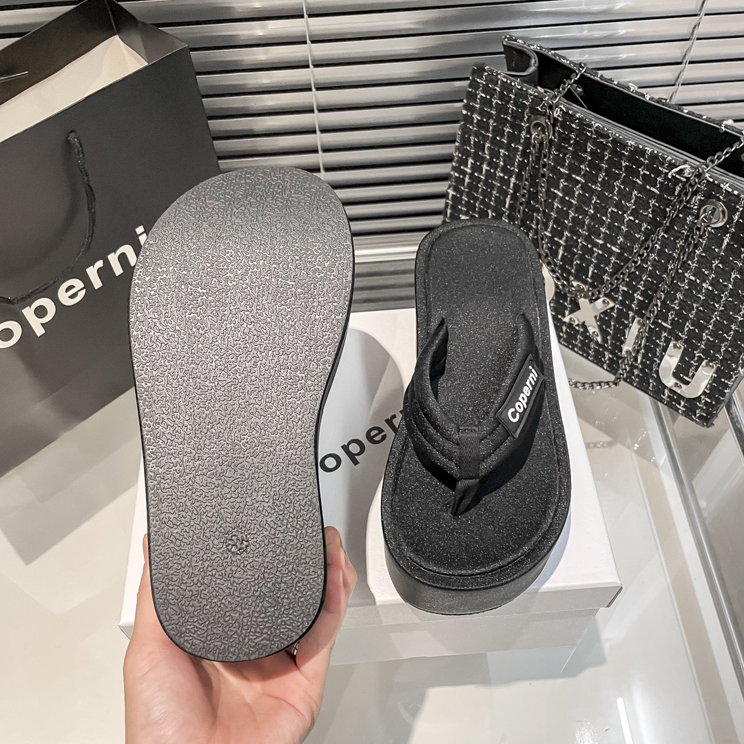 2023 Coperni Yüksek Platform Kama Sandal Saddles Flip-Flops İtalya 5mm Kemer Paris Şeker Comore Kadın Tasarımcı Ayakkabı Kauçuk Ayakkabı Og Yaz Sözü Plaj Flopları