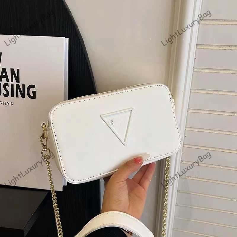 2023 ГОРЯЧАЯ дизайнерская сумка для камеры с цепочкой Brand Mark CrossBody Сумки на ремне Мода Цвет макарон Женские кожаные роскошные классические женские кошельки для покупок 230625