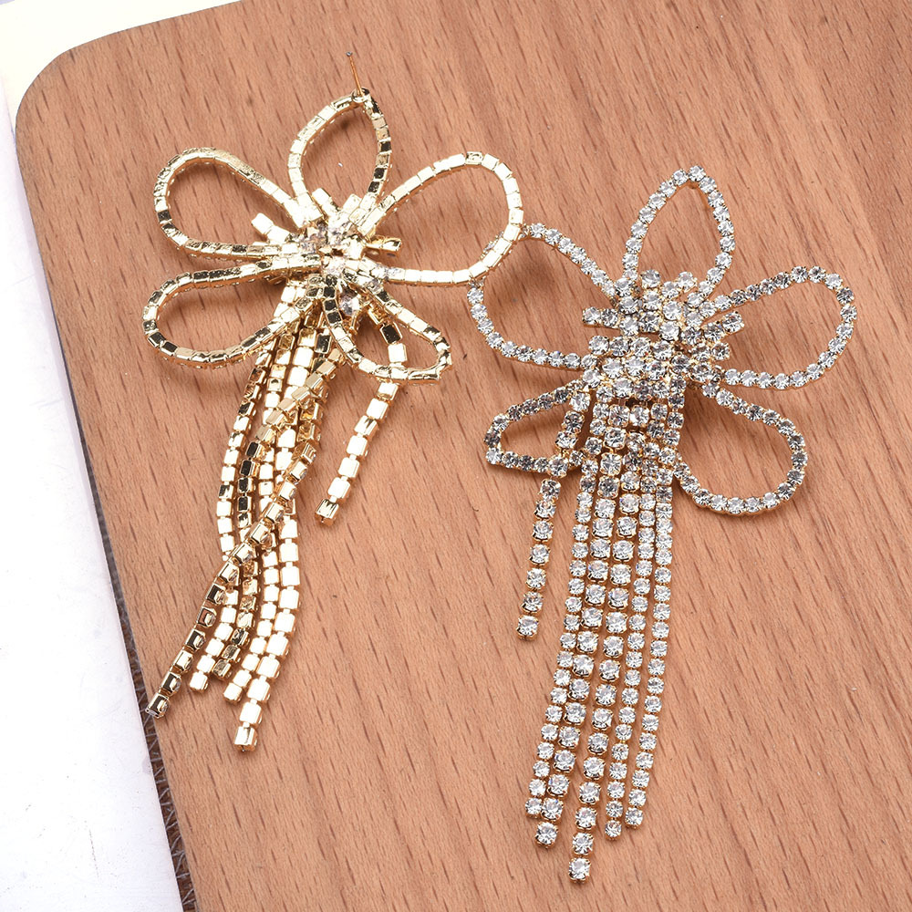 Leading Lady Fancy 2023 You are the Trend Dangle Drop Earrings Old Fashion Big Diamonds Plating Cold Wind Shining Flowers white gem rhinestone Stone Ladies