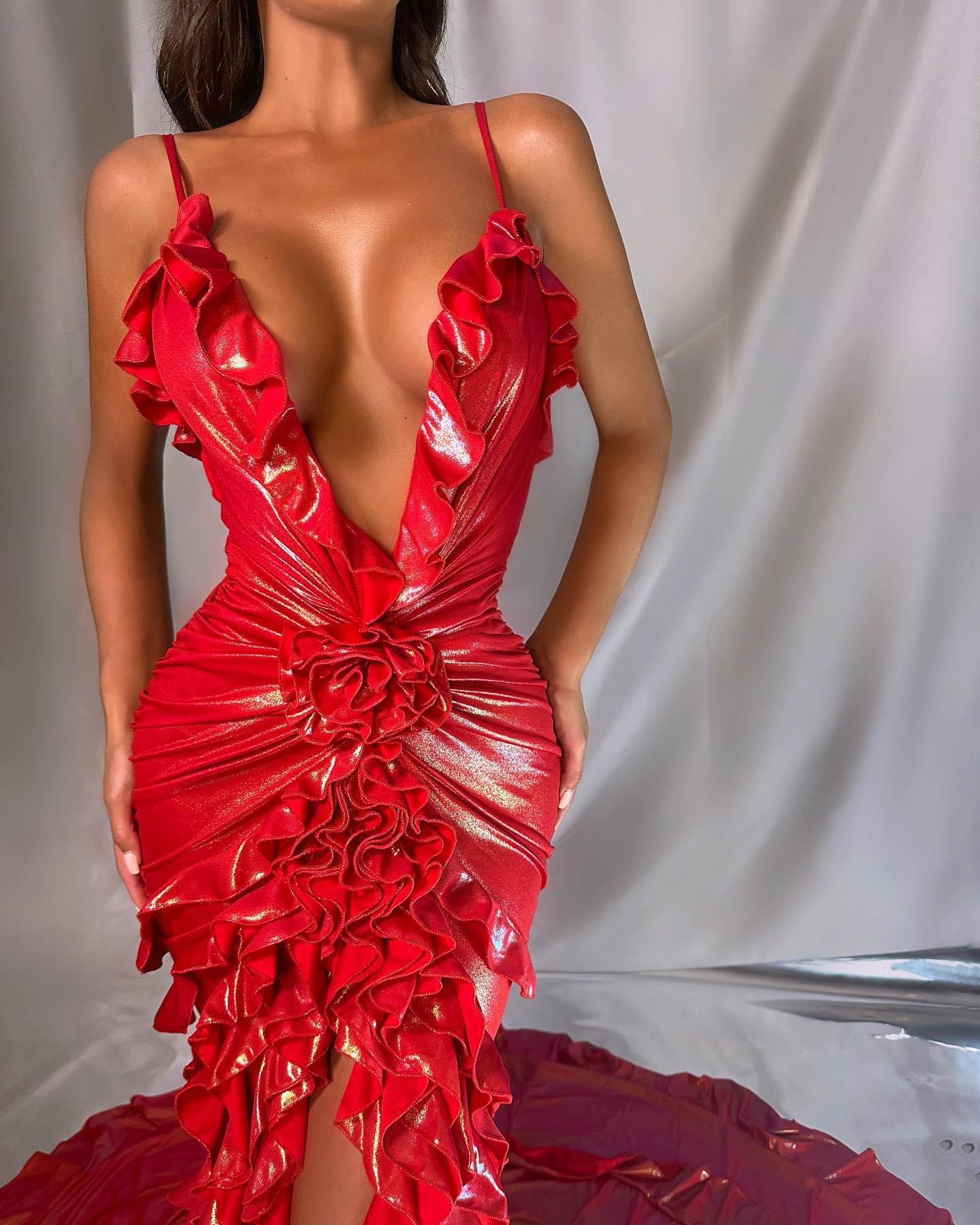 Robe De Soirée Rouge Vif Avec Fourche Haute Nouveau Sexy Col En V Profond Robes De Mariée Robes De Mariee Balayage Train Couleurs Personnalisées