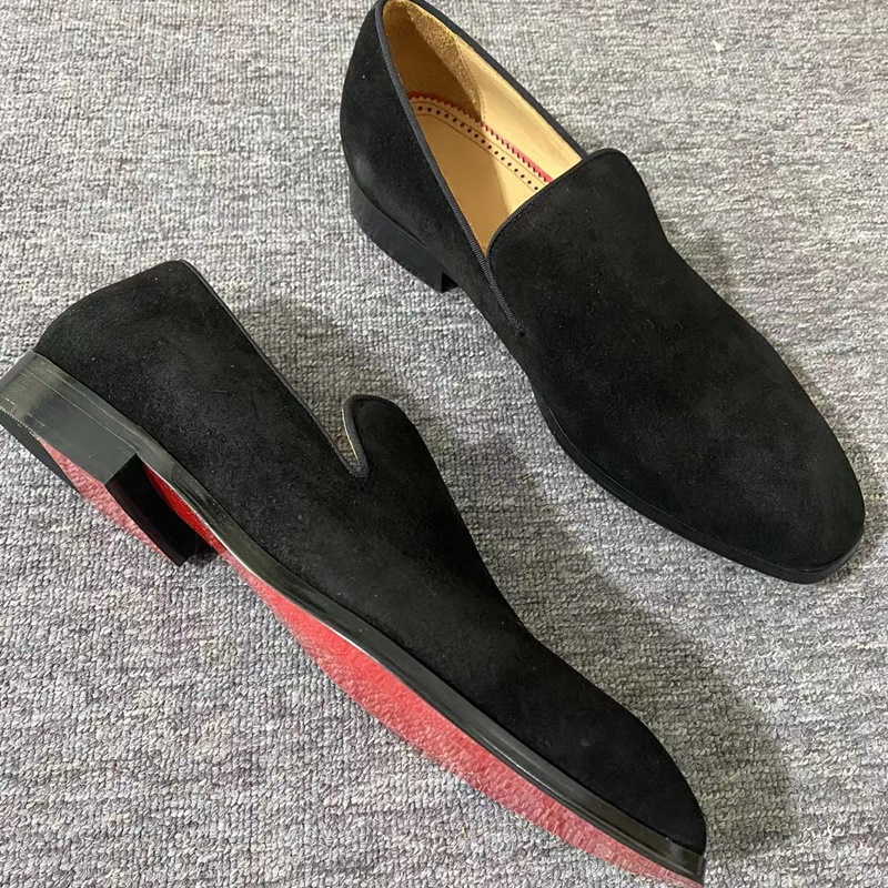 Klassisk mode svart läder loafers män mocka skor lyxklänningskor glider på lägenheter avslappnade affärsmän skor