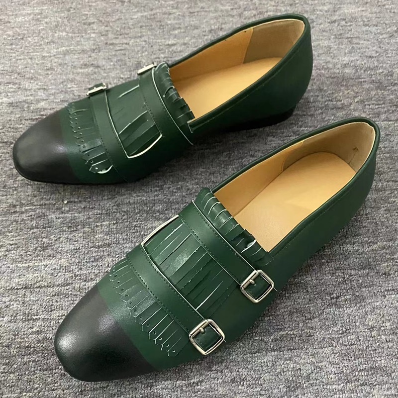 Scarpe eleganti in vera pelle alla moda in stile britannico uomo Mocassini con nappine di lusso con cinturino con fibbia Appartamenti da uomo Scarpe da festa e da sposa