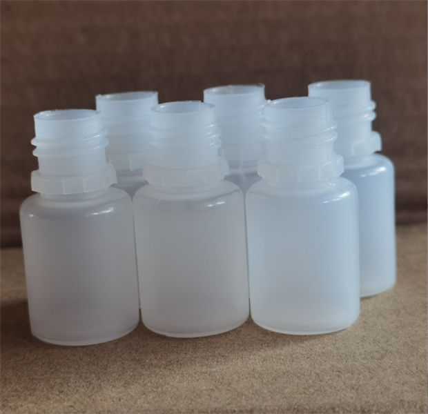 2 ml plastpressbar droppflaska med plugg, tom påfyllningsbar bärbar ögonvätskebehållare med skruvlock JL1295