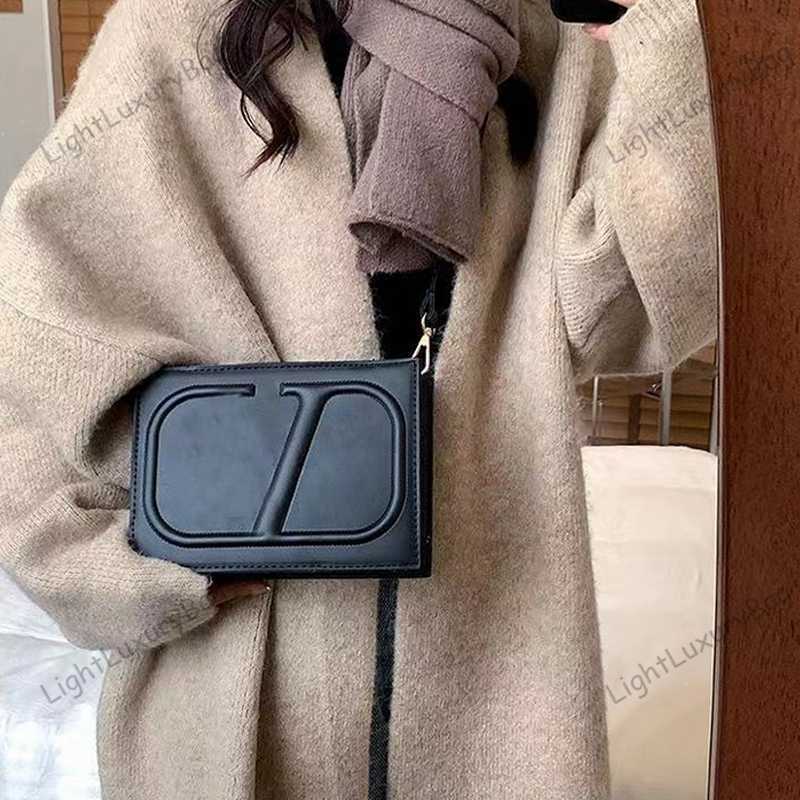 Designer Two-in-one V Handbag Fashion Multifunction Shoulder Crossbody Bag Large Capacity Shopping Tote Luxury All-match Cross Body Classic Female Purses