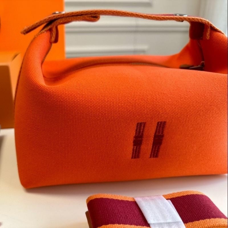 Lüks kadın çanta tasarımcısı çanta moda omuzdan askili çanta kanvas öğle yemeği çantası klasik mektup koltuk altı çantası premium crossbody çanta şeker renkli küçük kare çanta çanta