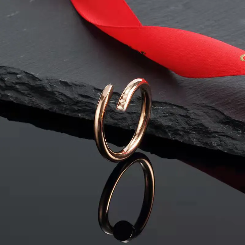 Дизайнерский ногтевой кольцо роскошные ювелирные изделия Midi Rings для женщин, мужчин, титановые стальные золотоизображенные модные аксессуары никогда не исчезают 218E