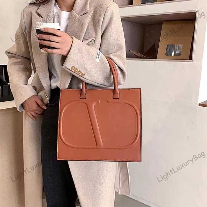 Designer Two-in-one V Handbag Fashion Multifunction Shoulder Crossbody Bag Large Capacity Shopping Tote Luxury All-match Cross Body Classic Female Purses