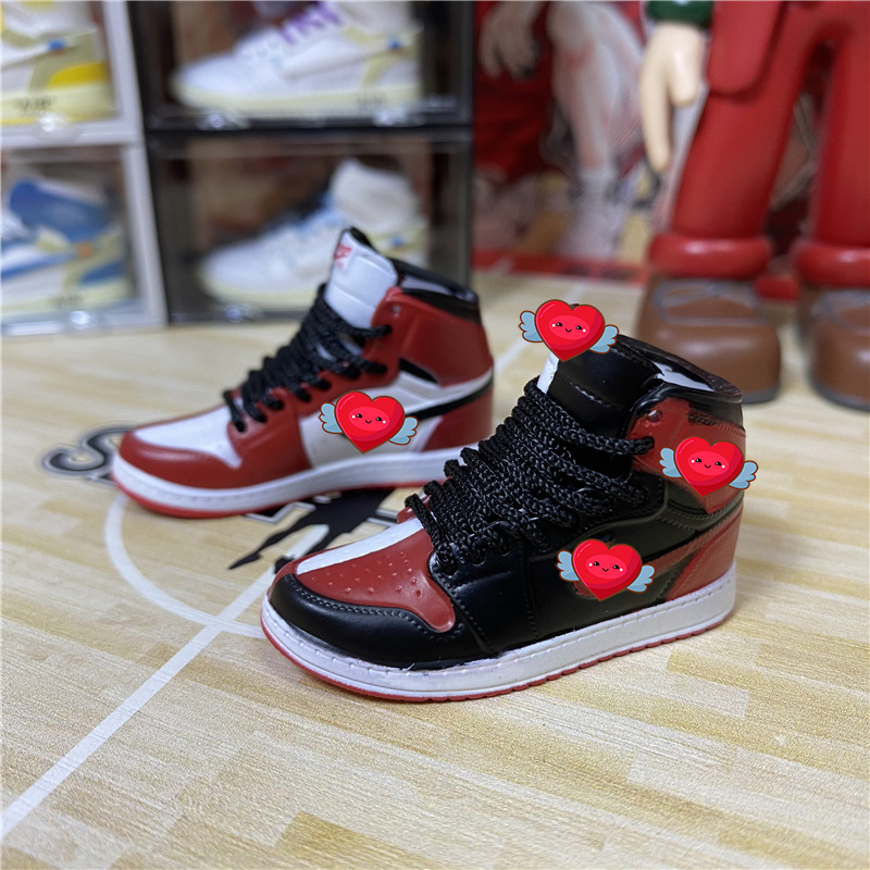 1/6 Mini-Sneaker-Modell, italienisches süßes Basketballschuh-Schlüsselanhänger-Autotaschen-Zubehör