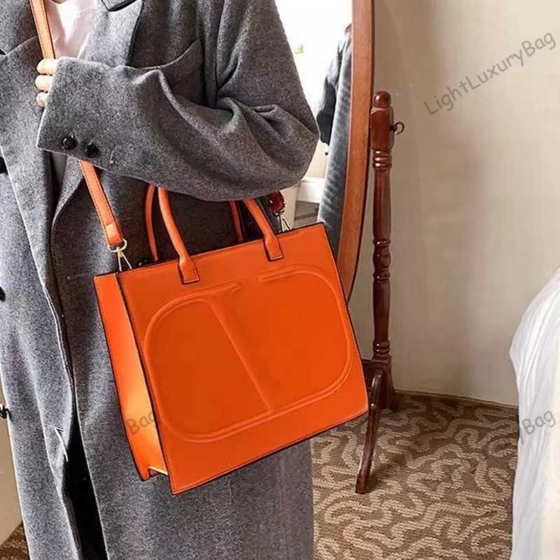 Designer Two-in-one V Handbag Fashion Multifunction Shoulder Crossbody Bag Large Capacity Shopping Tote Luxury All-match Cross Body Classic Female Purses