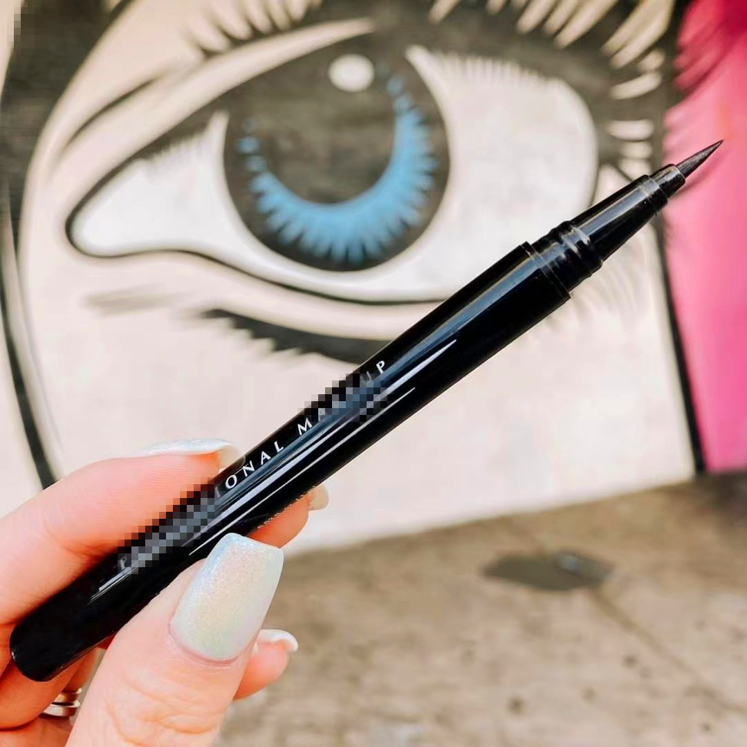 قلم تحديد العيون من NYXs Epic Ink Liner nyxs قلم تحديد عيون أسود يدوم طويلاً سائل مكياج برأس أسود سائل لتحديد العيون مقاوم للماء يدوم طويلاً 1 مل